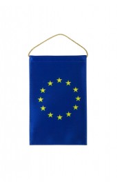 EU Autofahne auf Rückspiegel